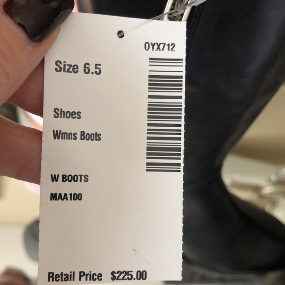 Edgy Chic DKNY Striped Heel Black Leather Boots - Picture 12 of 14